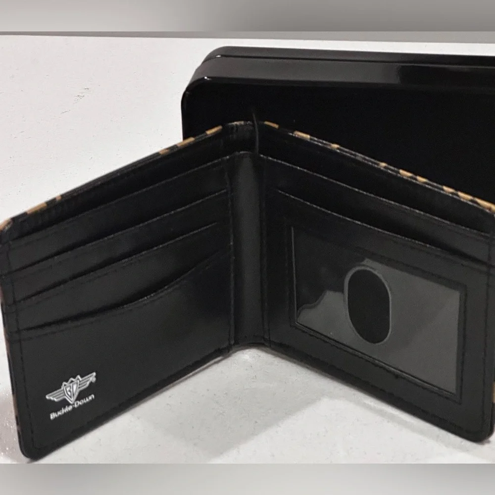 New D.C. Comics Batman Bifold Wallet / BATMAN “THE BAT SIGNAL” - Case Included